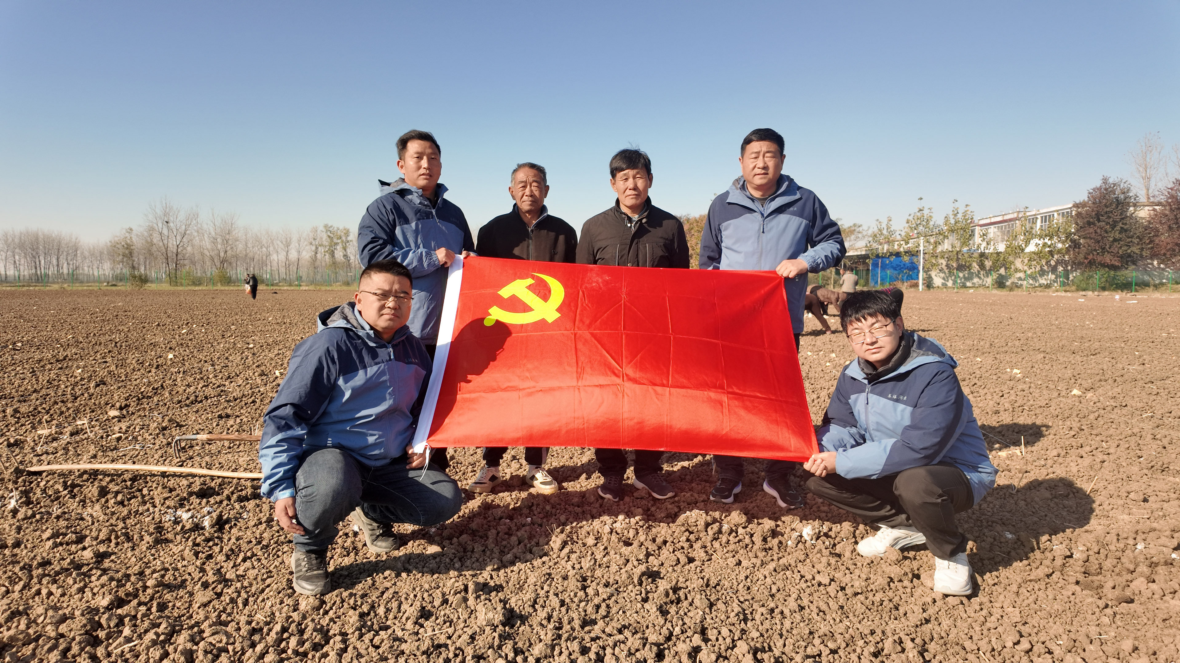 安徽荃银兴大种业有限公司党支部助力秋种